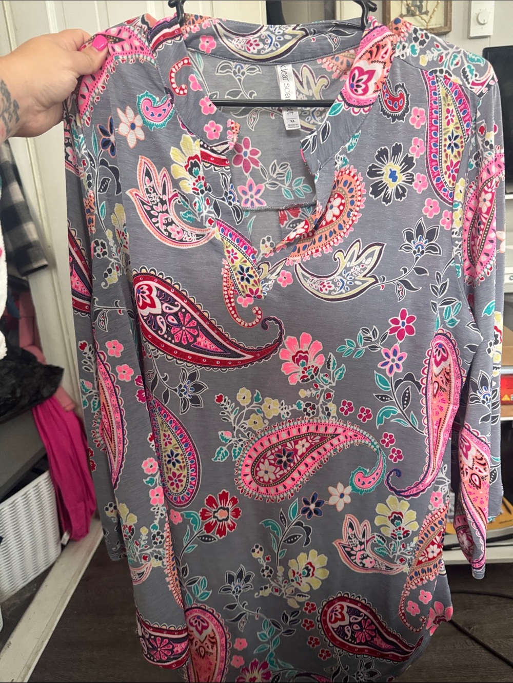 Paisley Print Long Sleeve Tunic Top — Gray with Pink